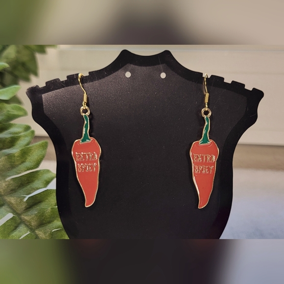 Hot Pepper Statement Dangle Earrings / Pierced - Picture 2 of 6
